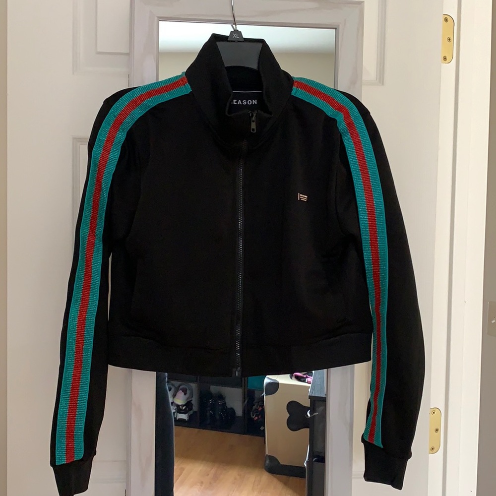 Sporty crop jacket